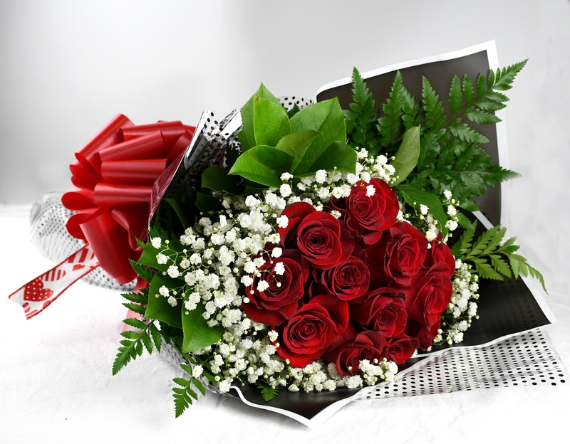 Long Stem Dozen Roses Bouquet - Item # 44855 - Dave's Gift Baskets